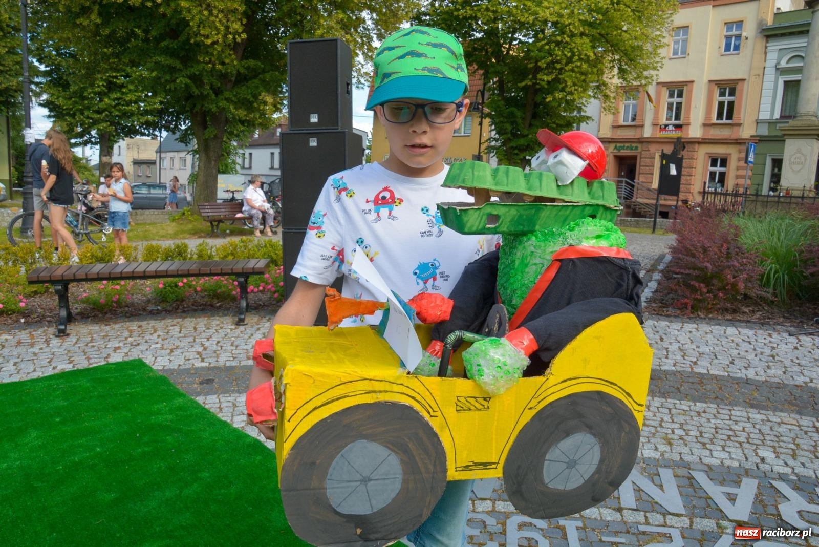 Zdjęcie w galerii na portalu naszraciborz.pl: Piana party i recyklingowi bohaterzy. Rodzinna niedziela w Krzanowicach [FOTO i WIDEO] wiadomości z regionu