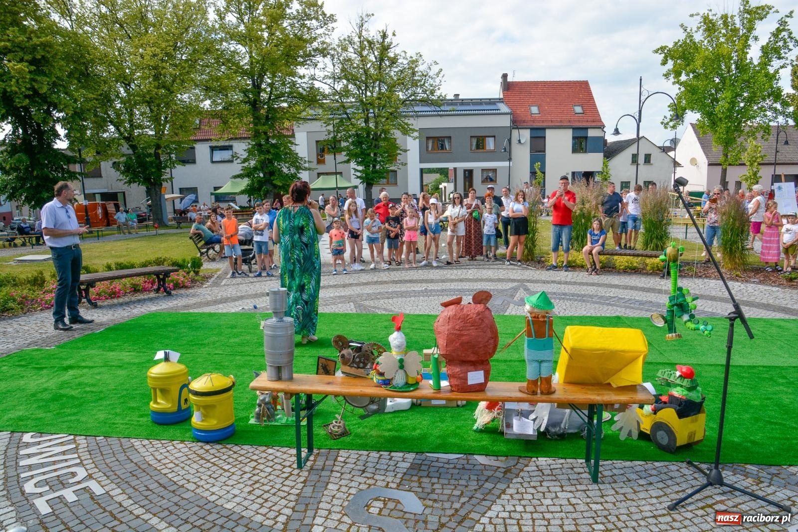 Zdjęcie w galerii na portalu naszraciborz.pl: Piana party i recyklingowi bohaterzy. Rodzinna niedziela w Krzanowicach [FOTO i WIDEO] wiadomości z regionu