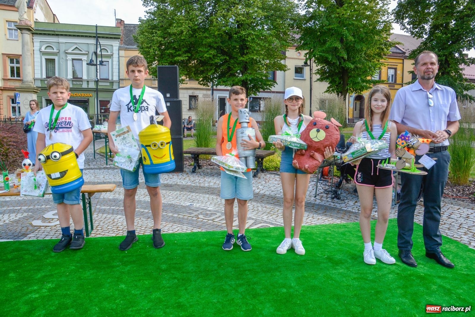 Zdjęcie w galerii na portalu naszraciborz.pl: Piana party i recyklingowi bohaterzy. Rodzinna niedziela w Krzanowicach [FOTO i WIDEO] wiadomości z regionu