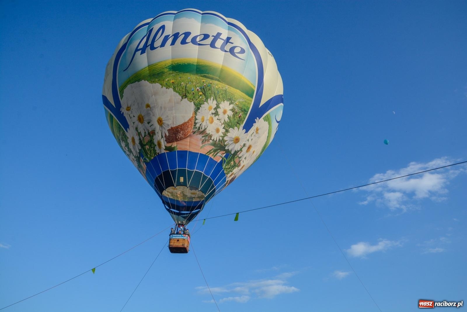 Zdjęcie w galerii na portalu naszraciborz.pl: Tysiąc zgłoszeń na wzlot balonem. Ruszyła powiatowa akcja wakacyjna wiadomości z regionu