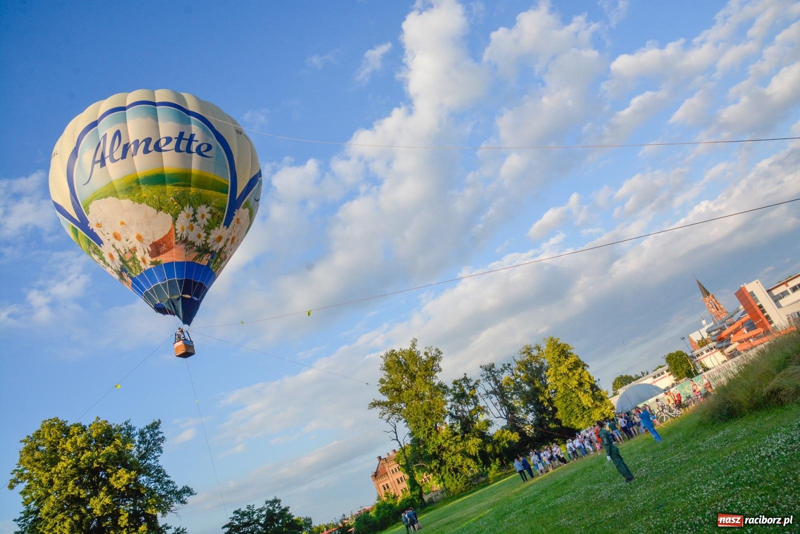 Zdjęcie w galerii na portalu naszraciborz.pl: Tysiąc zgłoszeń na wzlot balonem. Ruszyła powiatowa akcja wakacyjna wiadomości z regionu