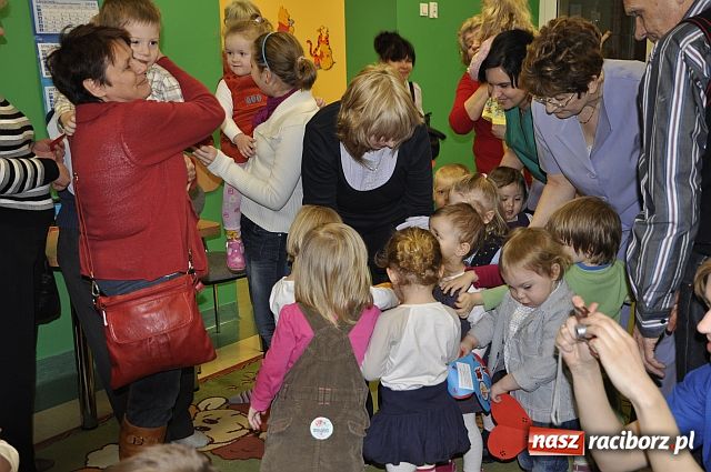 Zdjęcie w galerii na portalu naszraciborz.pl: Dzień Babci i Dziadka w żłobku wiadomości z regionu