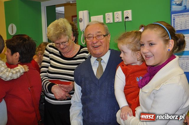 Zdjęcie w galerii na portalu naszraciborz.pl: Dzień Babci i Dziadka w żłobku wiadomości z regionu