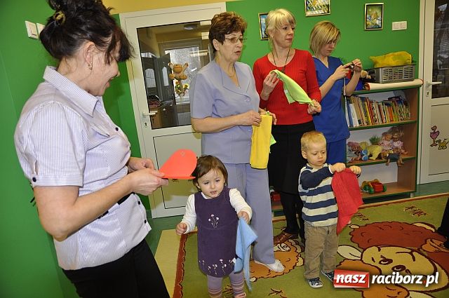 Zdjęcie w galerii na portalu naszraciborz.pl: Dzień Babci i Dziadka w żłobku wiadomości z regionu
