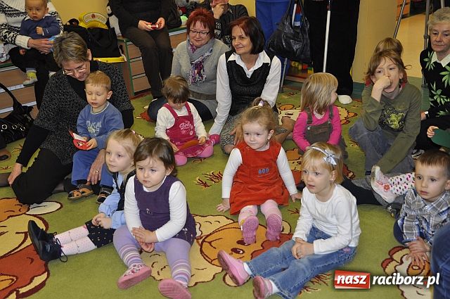 Zdjęcie w galerii na portalu naszraciborz.pl: Dzień Babci i Dziadka w żłobku wiadomości z regionu