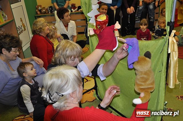 Zdjęcie w galerii na portalu naszraciborz.pl: Dzień Babci i Dziadka w żłobku wiadomości z regionu