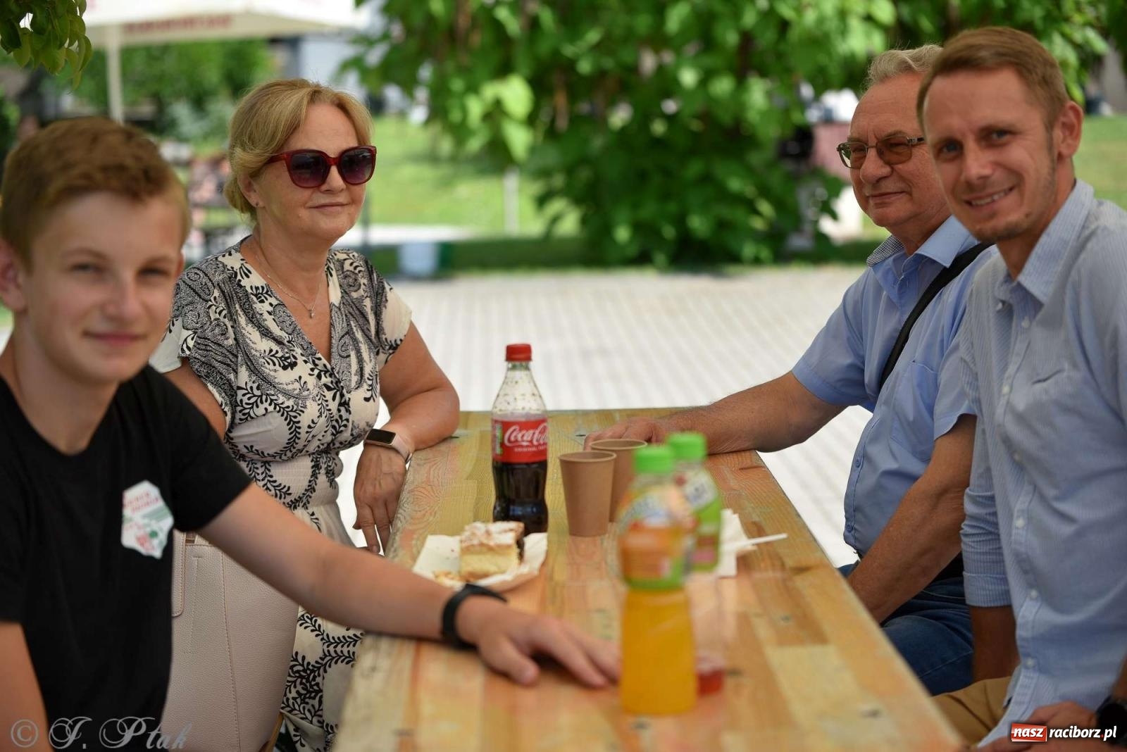 Zdjęcie w galerii na portalu naszraciborz.pl: Wicher w klasztornym ogrodzie. Futboliści z Płoni świętują 30-lecie swojego klubu wiadomości z regionu