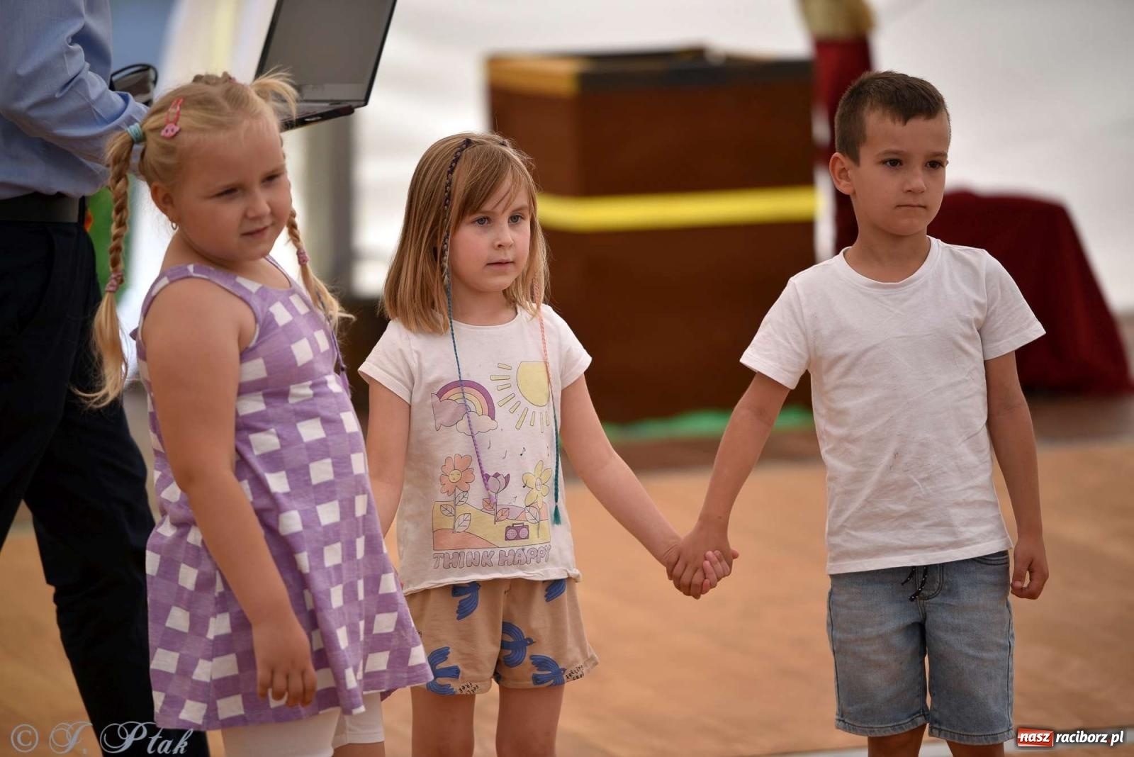 Zdjęcie w galerii na portalu naszraciborz.pl: Wicher w klasztornym ogrodzie. Futboliści z Płoni świętują 30-lecie swojego klubu wiadomości z regionu