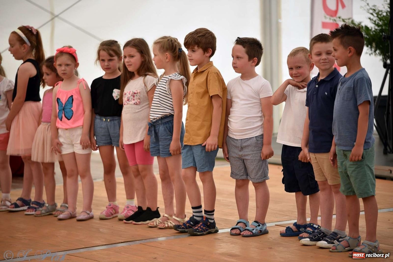 Zdjęcie w galerii na portalu naszraciborz.pl: Wicher w klasztornym ogrodzie. Futboliści z Płoni świętują 30-lecie swojego klubu wiadomości z regionu