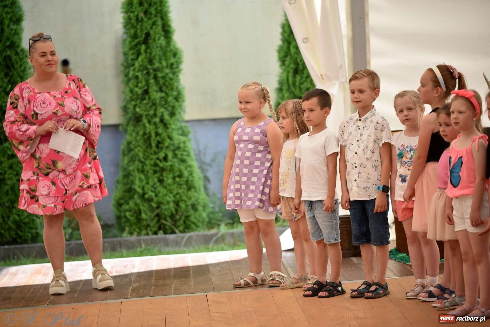 Zdjęcie w galerii na portalu naszraciborz.pl: Wicher w klasztornym ogrodzie. Futboliści z Płoni świętują 30-lecie swojego klubu wiadomości z regionu