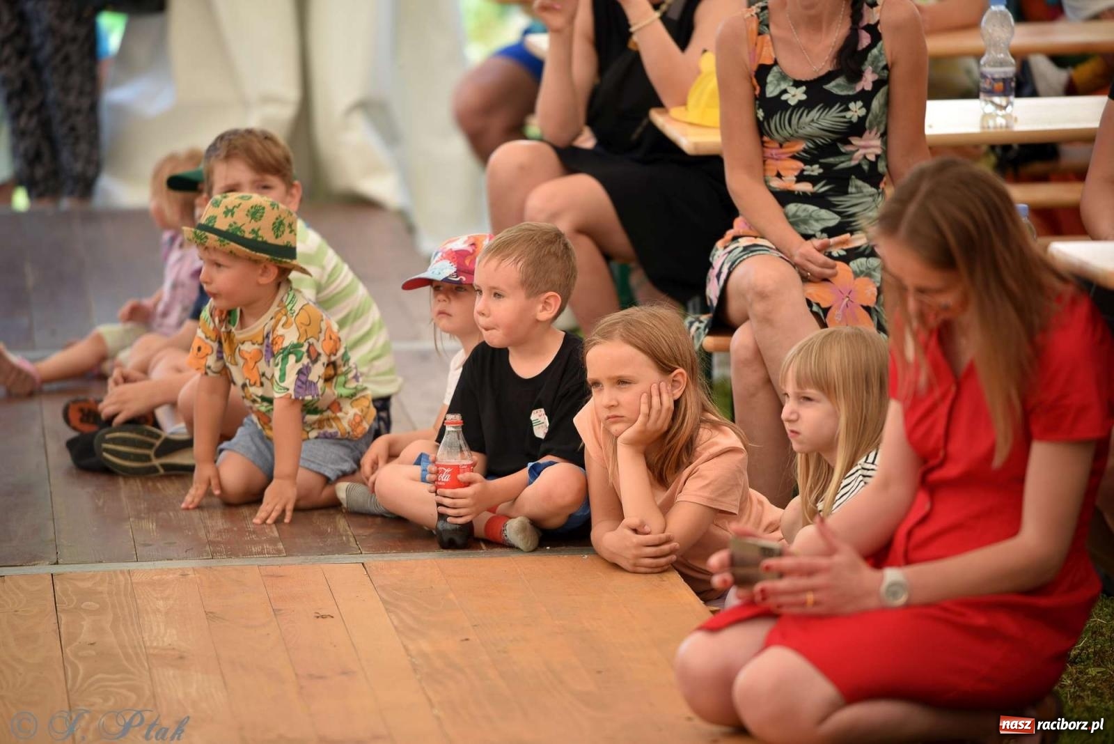 Zdjęcie w galerii na portalu naszraciborz.pl: Wicher w klasztornym ogrodzie. Futboliści z Płoni świętują 30-lecie swojego klubu wiadomości z regionu