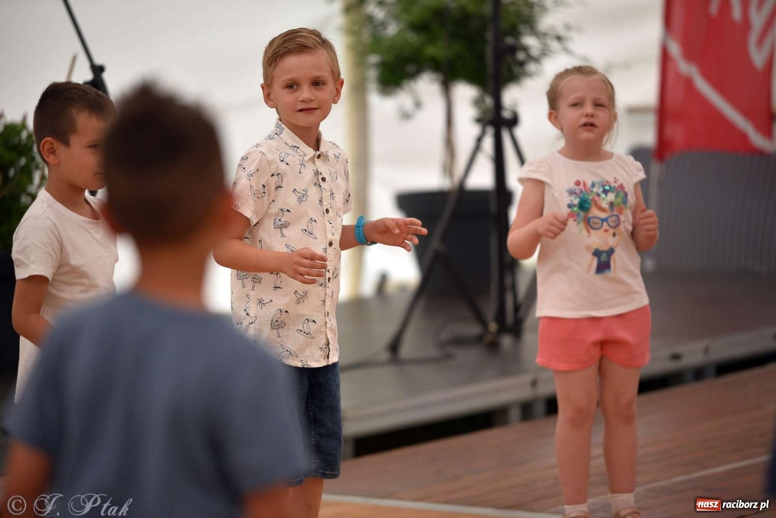 Zdjęcie w galerii na portalu naszraciborz.pl: Wicher w klasztornym ogrodzie. Futboliści z Płoni świętują 30-lecie swojego klubu wiadomości z regionu