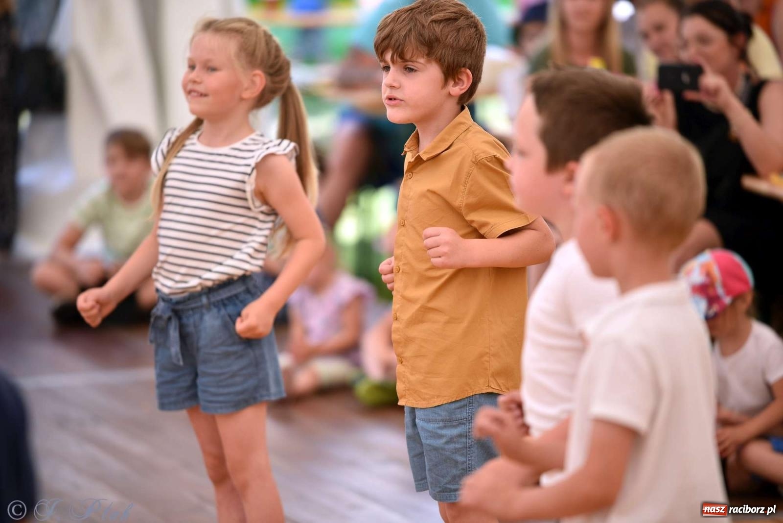 Zdjęcie w galerii na portalu naszraciborz.pl: Wicher w klasztornym ogrodzie. Futboliści z Płoni świętują 30-lecie swojego klubu wiadomości z regionu