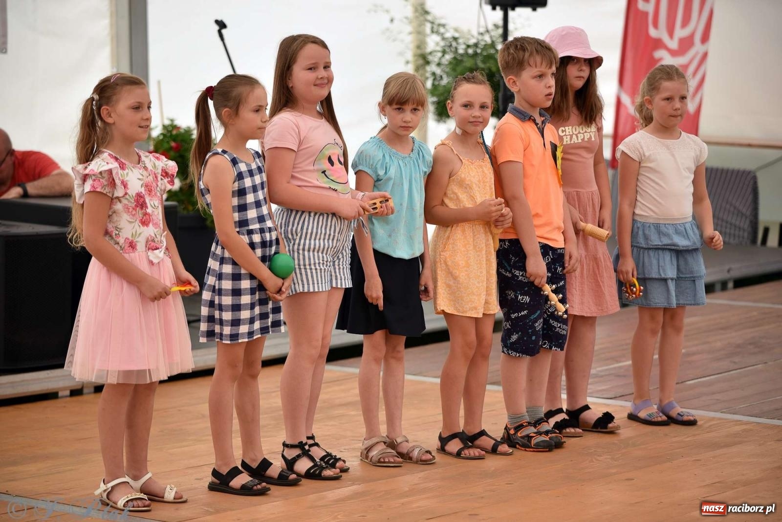 Zdjęcie w galerii na portalu naszraciborz.pl: Wicher w klasztornym ogrodzie. Futboliści z Płoni świętują 30-lecie swojego klubu wiadomości z regionu