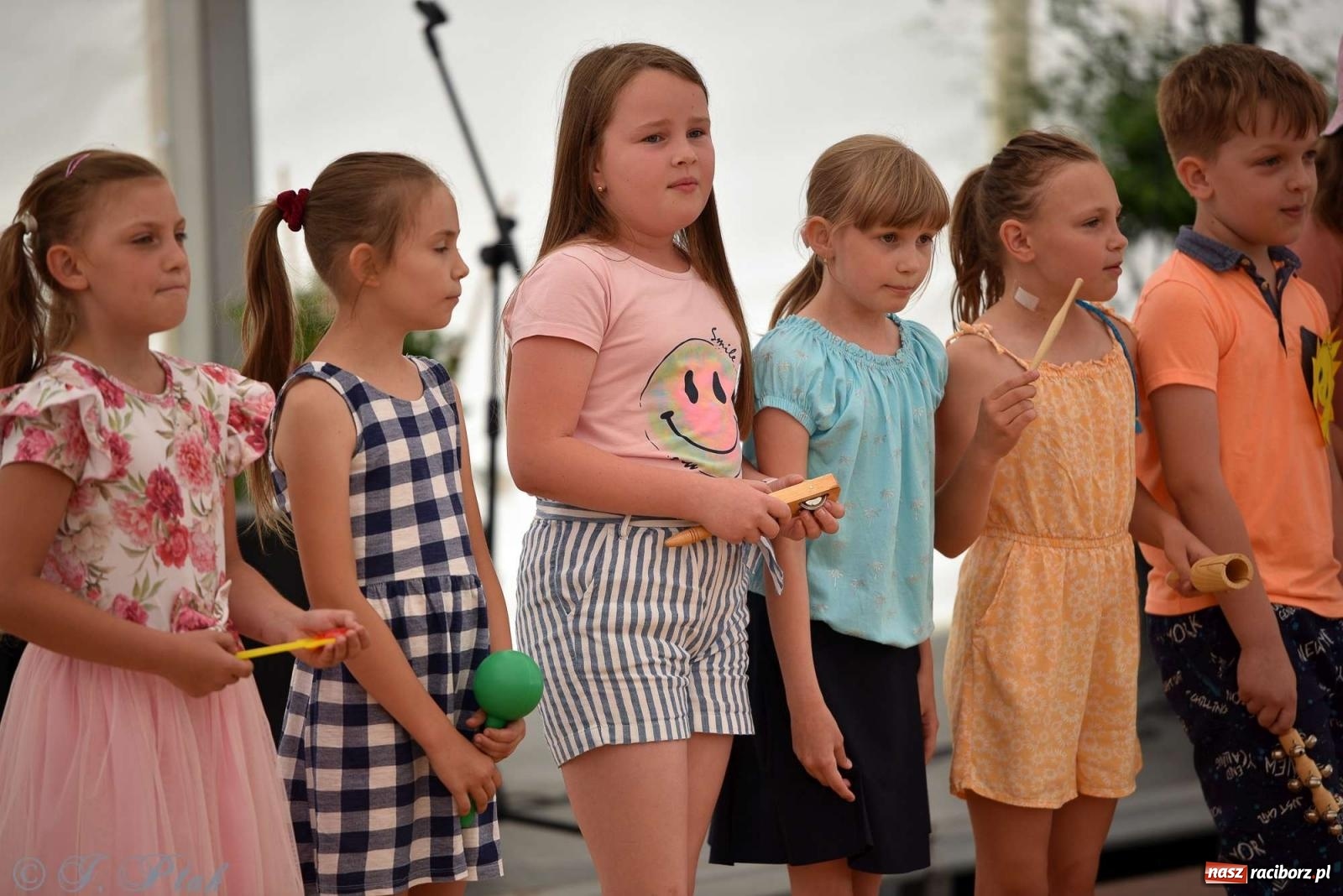 Zdjęcie w galerii na portalu naszraciborz.pl: Wicher w klasztornym ogrodzie. Futboliści z Płoni świętują 30-lecie swojego klubu wiadomości z regionu