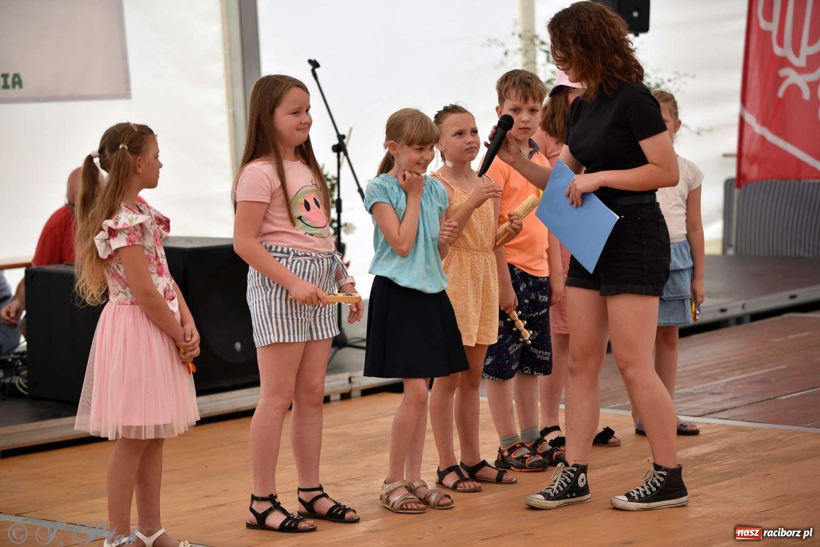 Zdjęcie w galerii na portalu naszraciborz.pl: Wicher w klasztornym ogrodzie. Futboliści z Płoni świętują 30-lecie swojego klubu wiadomości z regionu