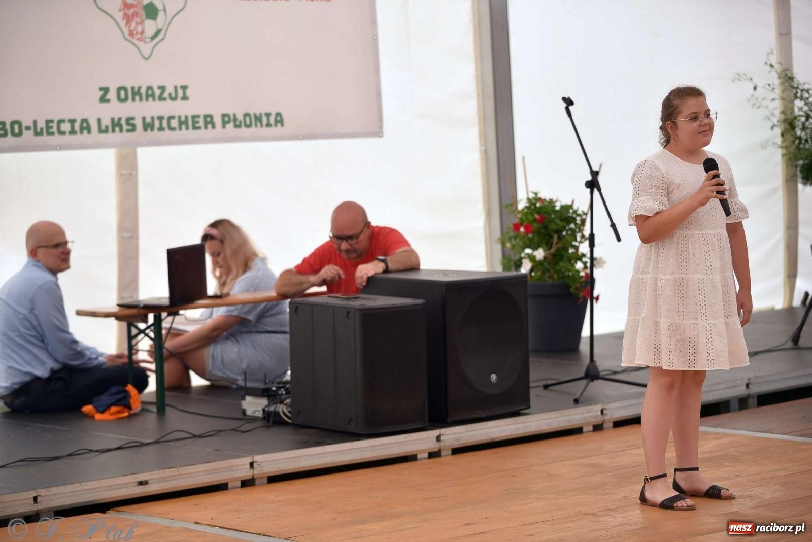 Zdjęcie w galerii na portalu naszraciborz.pl: Wicher w klasztornym ogrodzie. Futboliści z Płoni świętują 30-lecie swojego klubu wiadomości z regionu