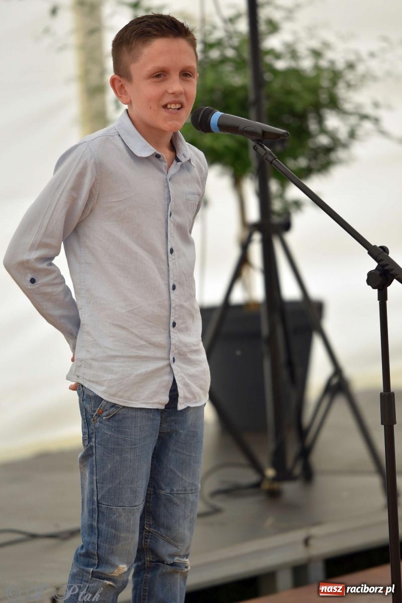 Zdjęcie w galerii na portalu naszraciborz.pl: Wicher w klasztornym ogrodzie. Futboliści z Płoni świętują 30-lecie swojego klubu wiadomości z regionu