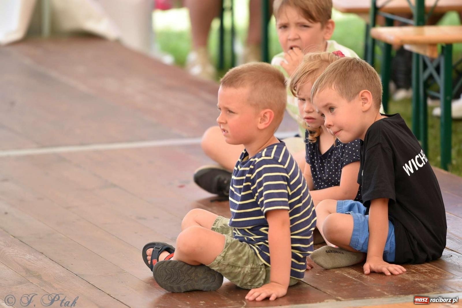Zdjęcie w galerii na portalu naszraciborz.pl: Wicher w klasztornym ogrodzie. Futboliści z Płoni świętują 30-lecie swojego klubu wiadomości z regionu