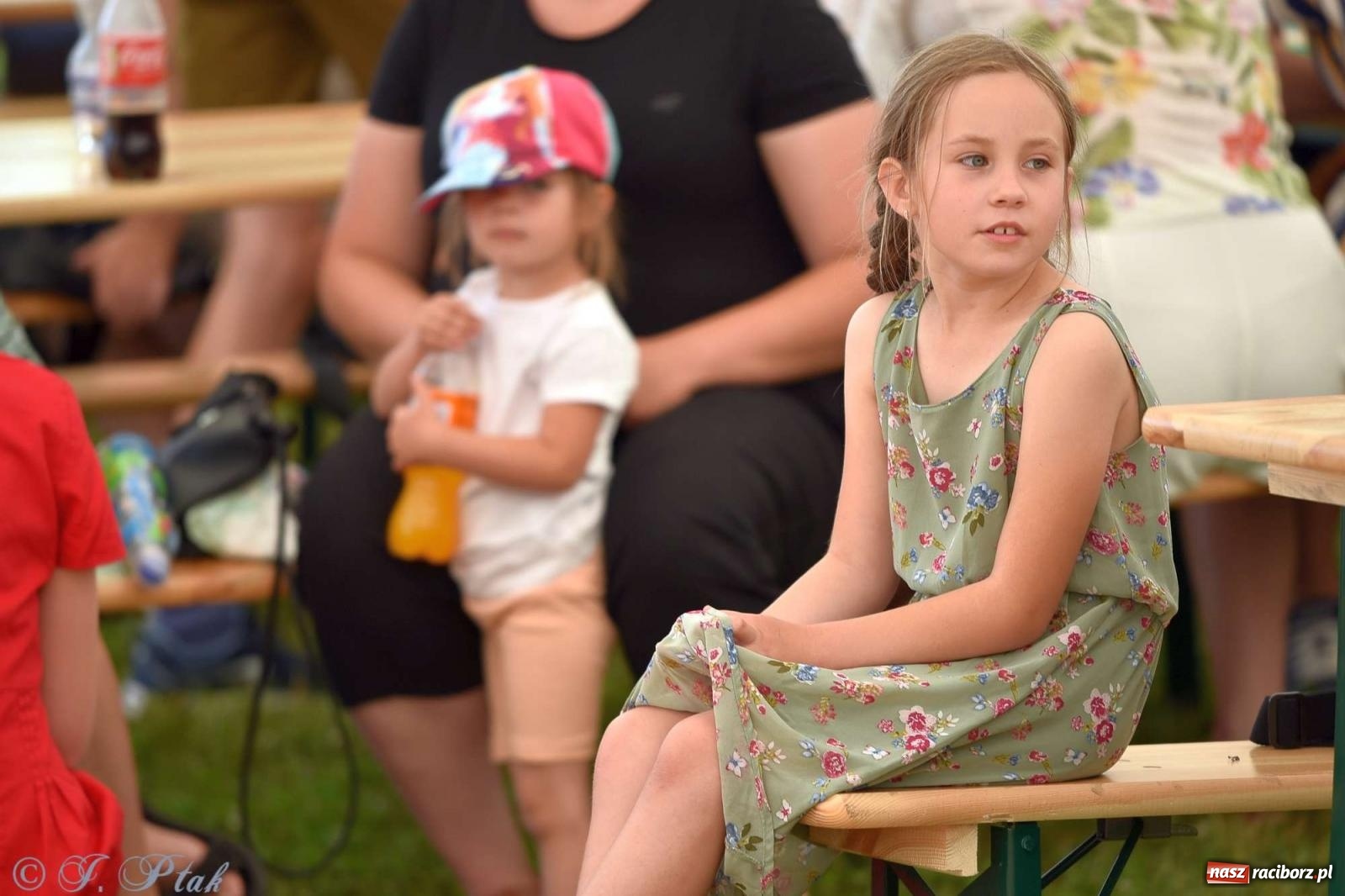 Zdjęcie w galerii na portalu naszraciborz.pl: Wicher w klasztornym ogrodzie. Futboliści z Płoni świętują 30-lecie swojego klubu wiadomości z regionu