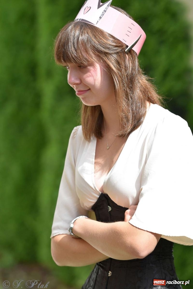 Zdjęcie w galerii na portalu naszraciborz.pl: Wicher w klasztornym ogrodzie. Futboliści z Płoni świętują 30-lecie swojego klubu wiadomości z regionu