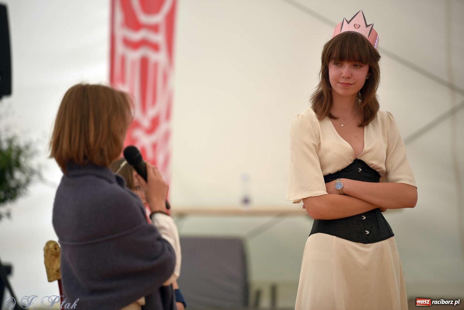 Zdjęcie w galerii na portalu naszraciborz.pl: Wicher w klasztornym ogrodzie. Futboliści z Płoni świętują 30-lecie swojego klubu wiadomości z regionu