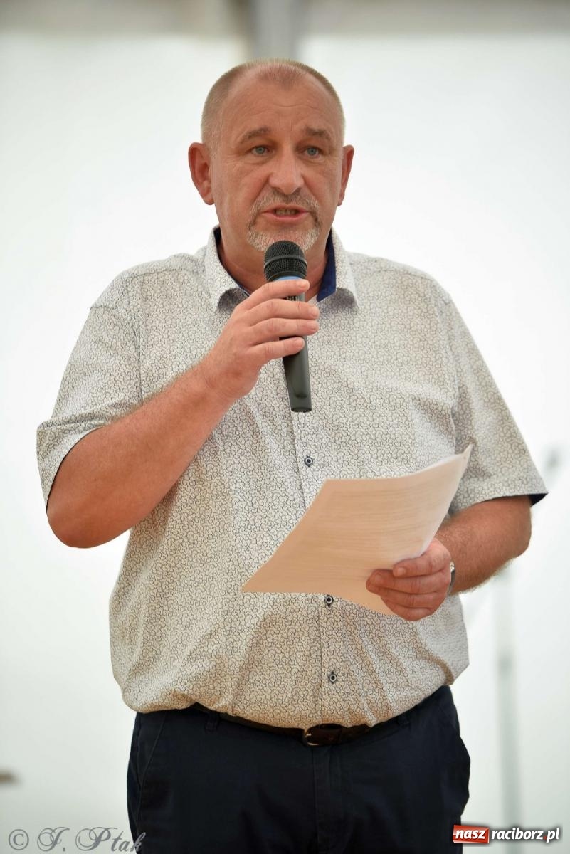 Zdjęcie w galerii na portalu naszraciborz.pl: Wicher w klasztornym ogrodzie. Futboliści z Płoni świętują 30-lecie swojego klubu wiadomości z regionu