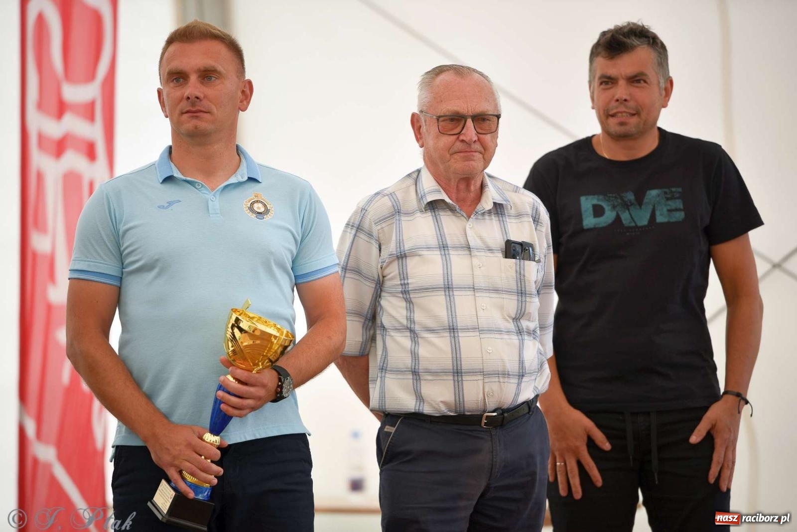 Zdjęcie w galerii na portalu naszraciborz.pl: Wicher w klasztornym ogrodzie. Futboliści z Płoni świętują 30-lecie swojego klubu wiadomości z regionu