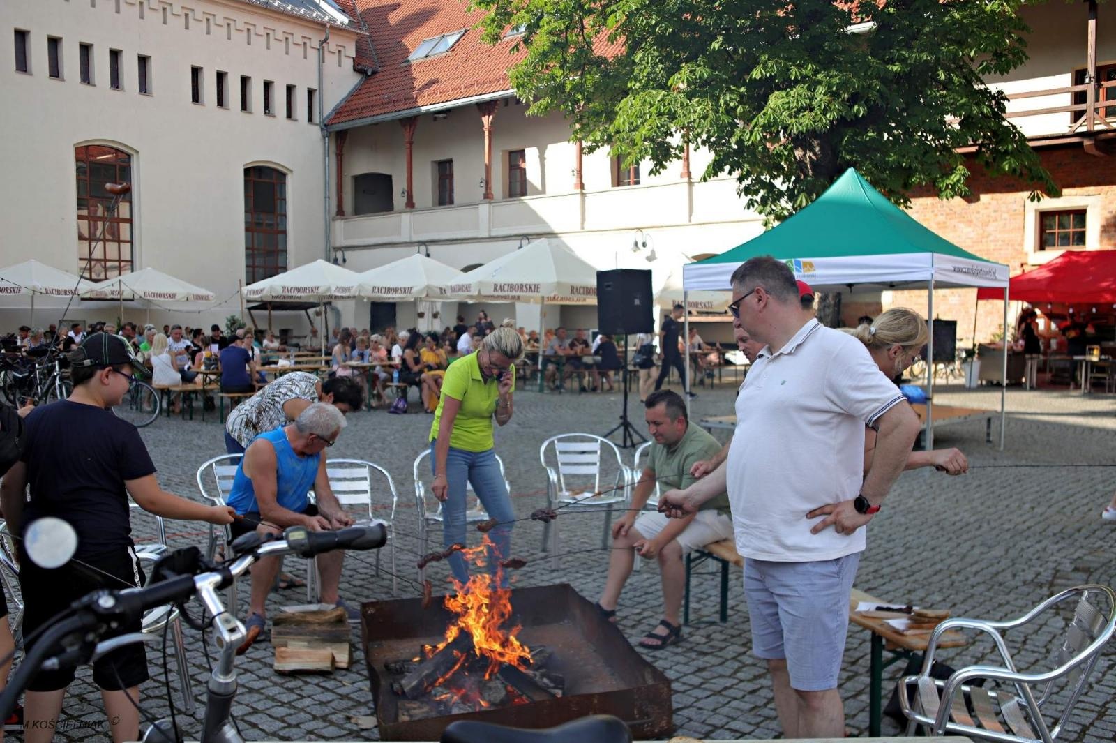 Zdjęcie w galerii na portalu naszraciborz.pl: Na zamku zainaugurowano akcję Wakacje w powiecie wiadomości z regionu