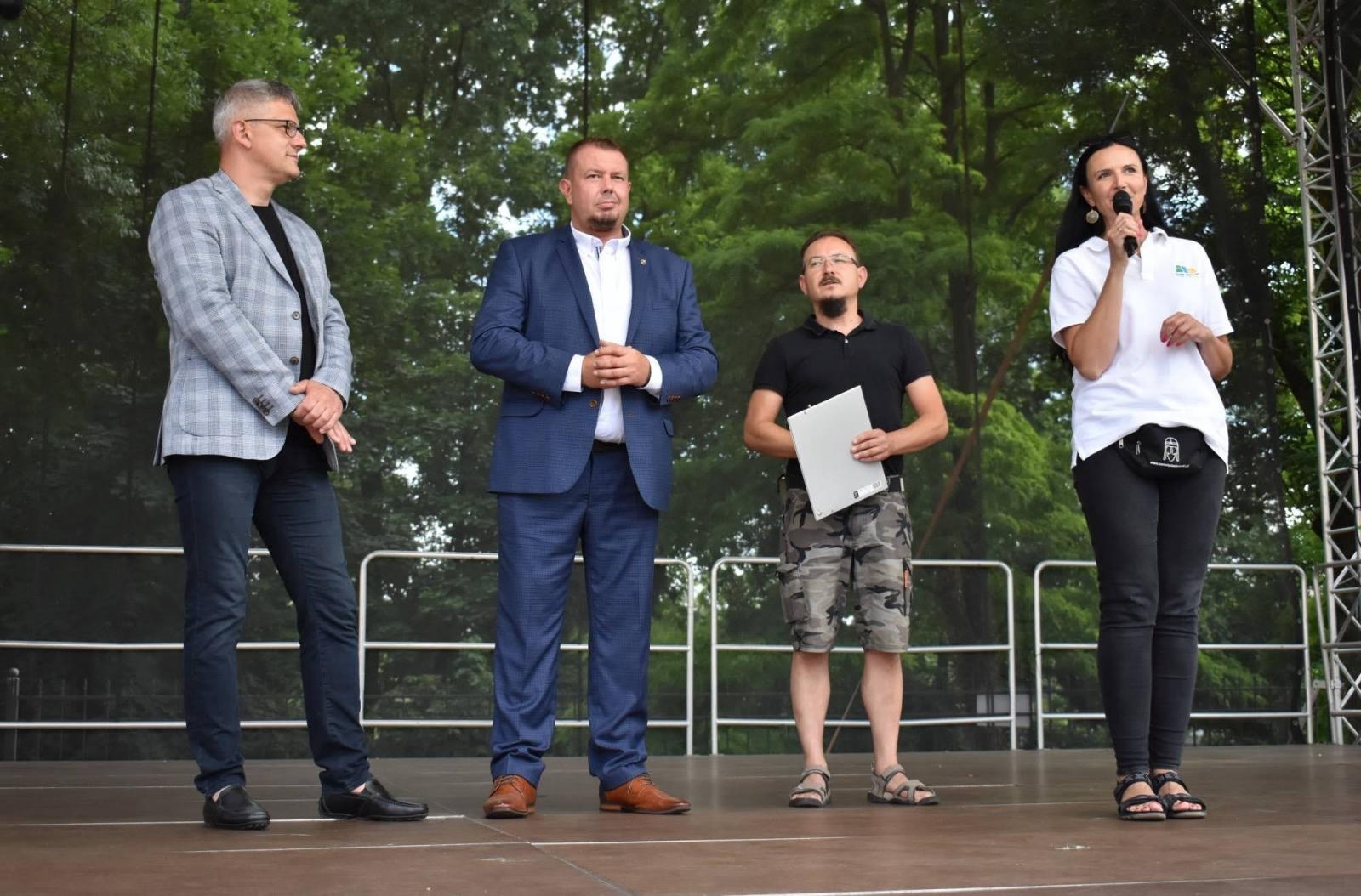 Zdjęcie w galerii na portalu naszraciborz.pl: Na zamku zainaugurowano akcję Wakacje w powiecie wiadomości z regionu