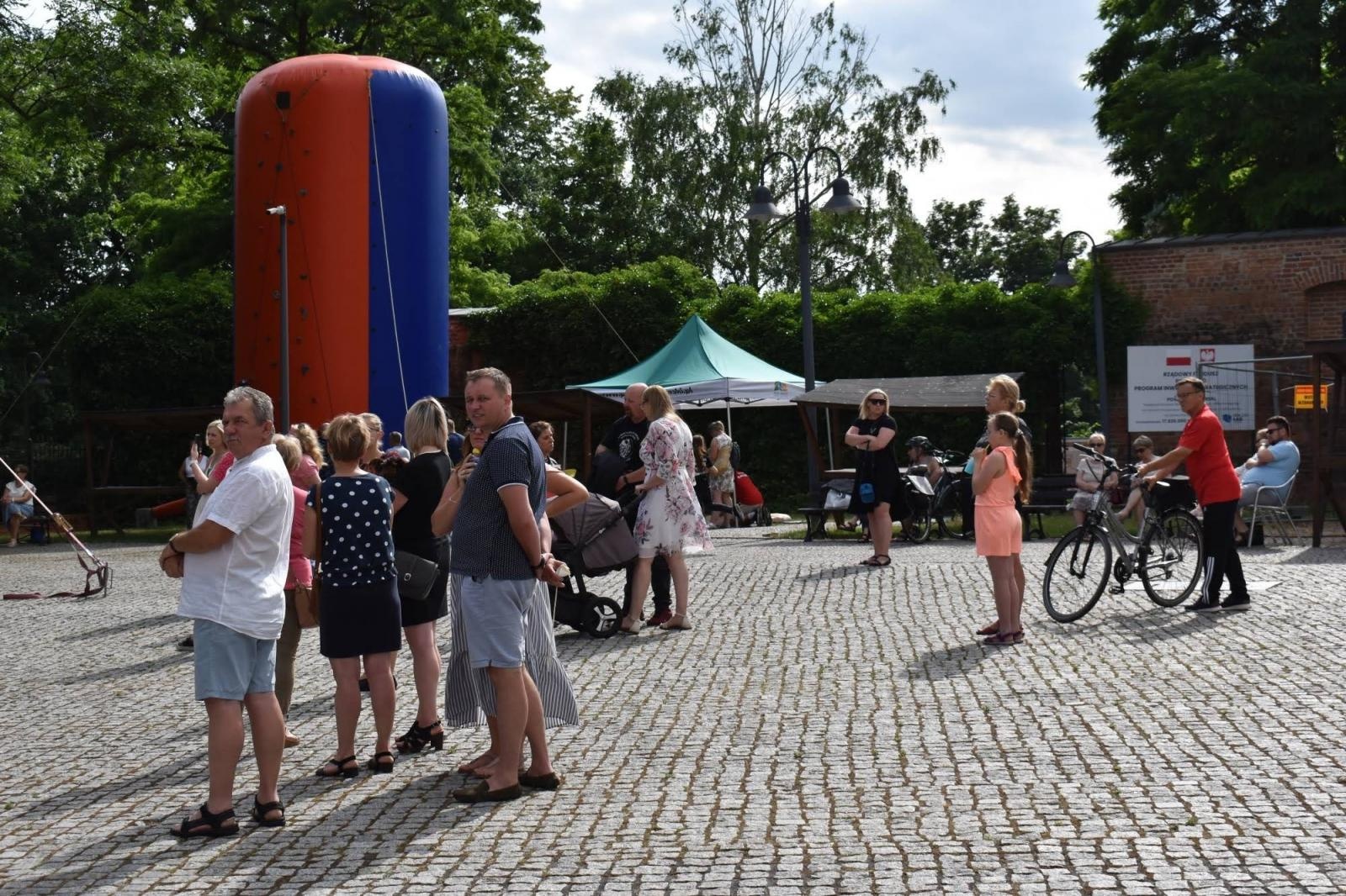 Zdjęcie w galerii na portalu naszraciborz.pl: Na zamku zainaugurowano akcję Wakacje w powiecie wiadomości z regionu