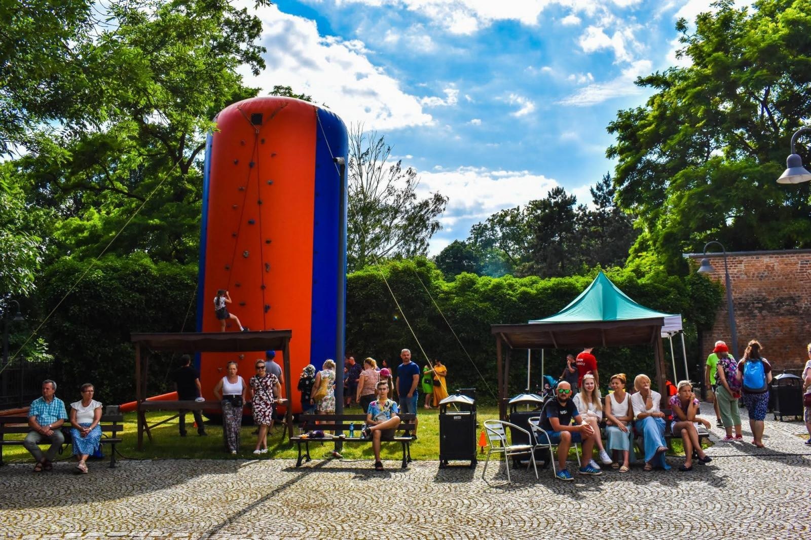 Zdjęcie w galerii na portalu naszraciborz.pl: Na zamku zainaugurowano akcję Wakacje w powiecie wiadomości z regionu