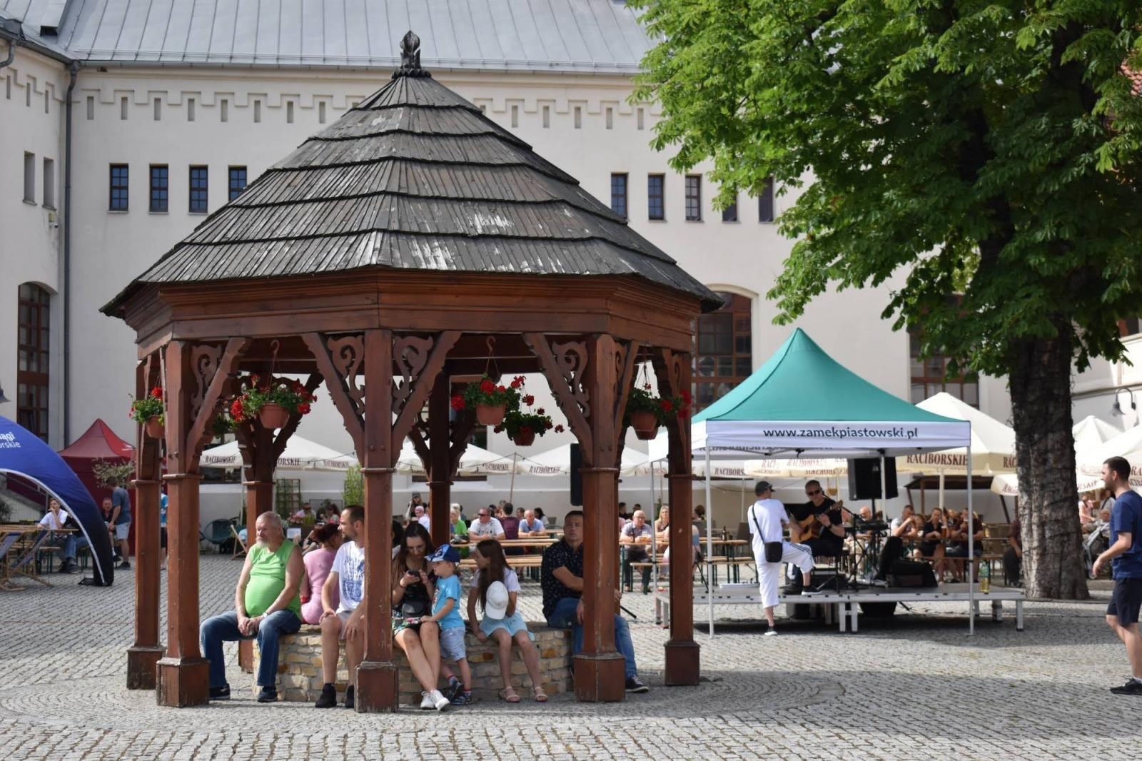 Zdjęcie w galerii na portalu naszraciborz.pl: Na zamku zainaugurowano akcję Wakacje w powiecie wiadomości z regionu