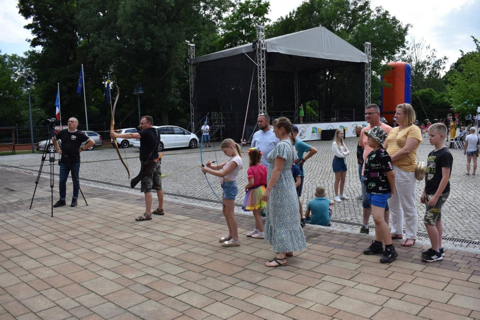 Zdjęcie w galerii na portalu naszraciborz.pl: Na zamku zainaugurowano akcję Wakacje w powiecie wiadomości z regionu