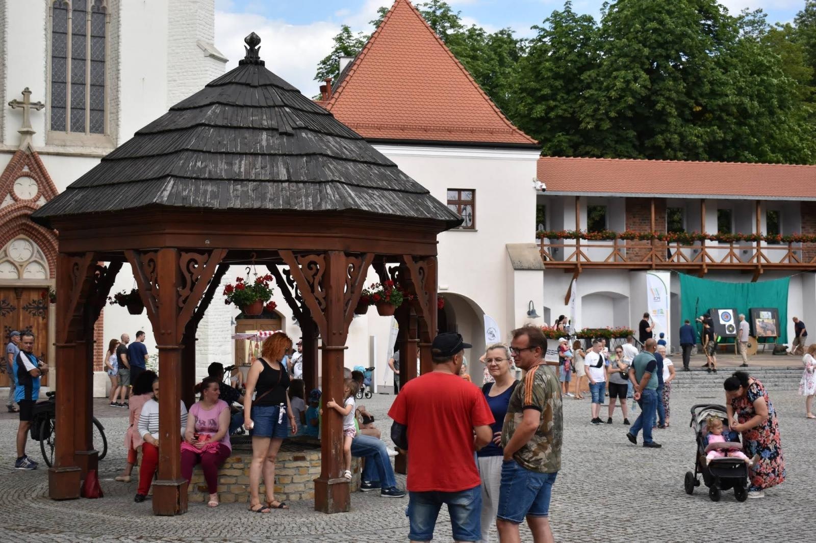 Zdjęcie w galerii na portalu naszraciborz.pl: Na zamku zainaugurowano akcję Wakacje w powiecie wiadomości z regionu
