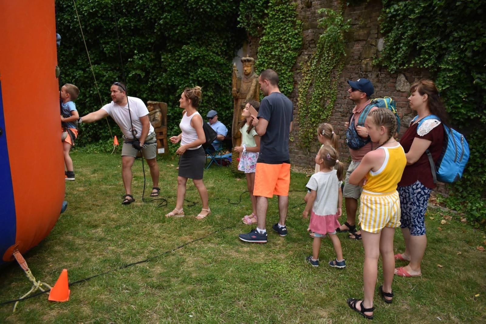 Zdjęcie w galerii na portalu naszraciborz.pl: Na zamku zainaugurowano akcję Wakacje w powiecie wiadomości z regionu