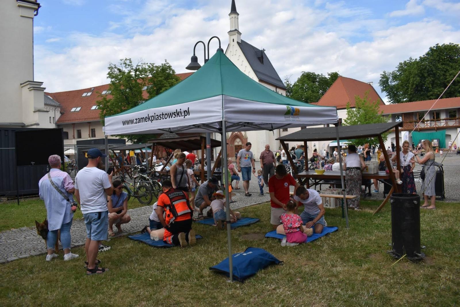 Zdjęcie w galerii na portalu naszraciborz.pl: Na zamku zainaugurowano akcję Wakacje w powiecie wiadomości z regionu
