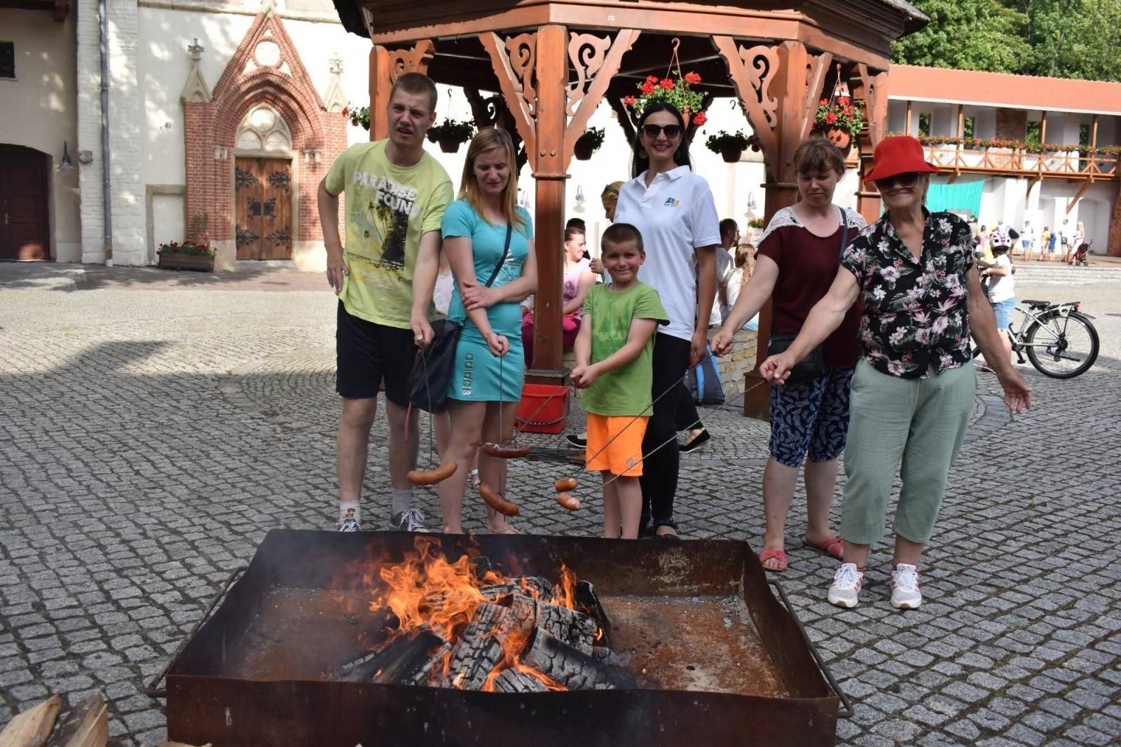 Zdjęcie w galerii na portalu naszraciborz.pl: Na zamku zainaugurowano akcję Wakacje w powiecie wiadomości z regionu