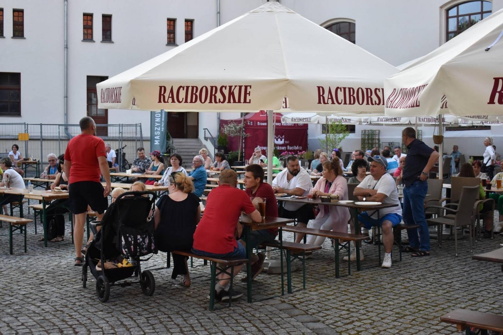 Zdjęcie w galerii na portalu naszraciborz.pl: Na zamku zainaugurowano akcję Wakacje w powiecie wiadomości z regionu