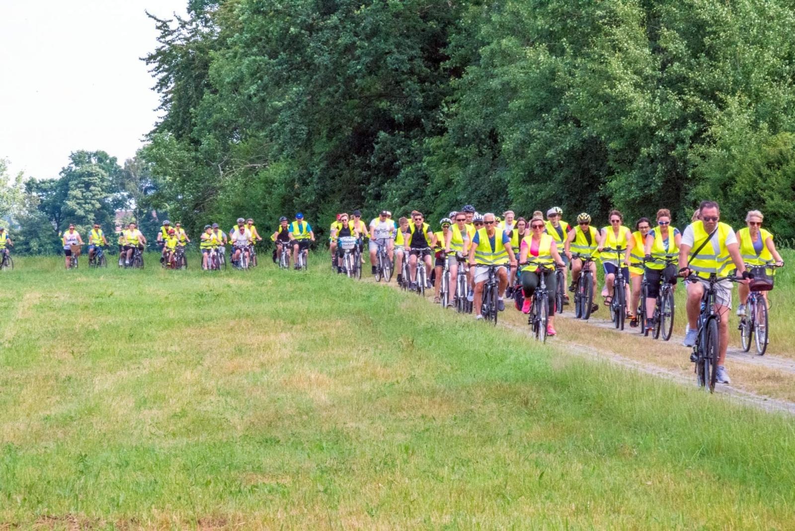 Zdjęcie w galerii na portalu naszraciborz.pl: Polsko-czeski rajd rowerowy szlakiem rodów pogranicza wiadomości z regionu