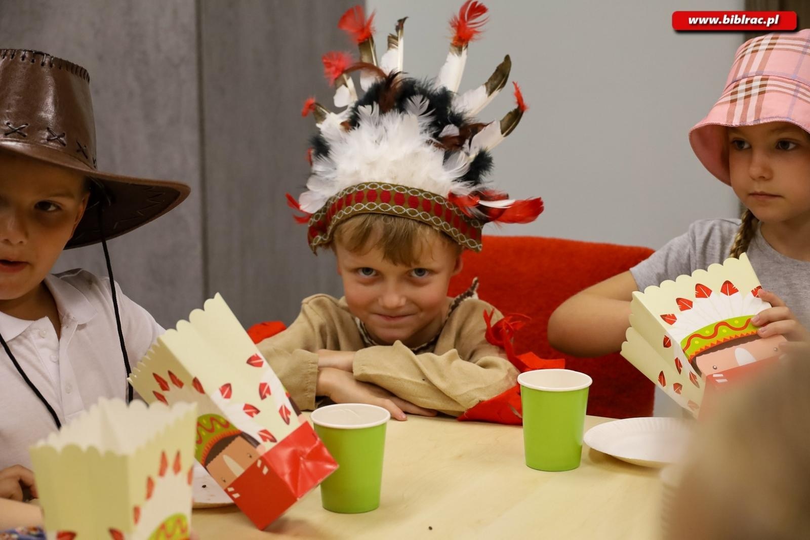 Zdjęcie w galerii na portalu naszraciborz.pl: Noc na Dzikim Zachodzie – przedszkolaki z Markowic z nocną wizytą w bibliotece wiadomości z regionu