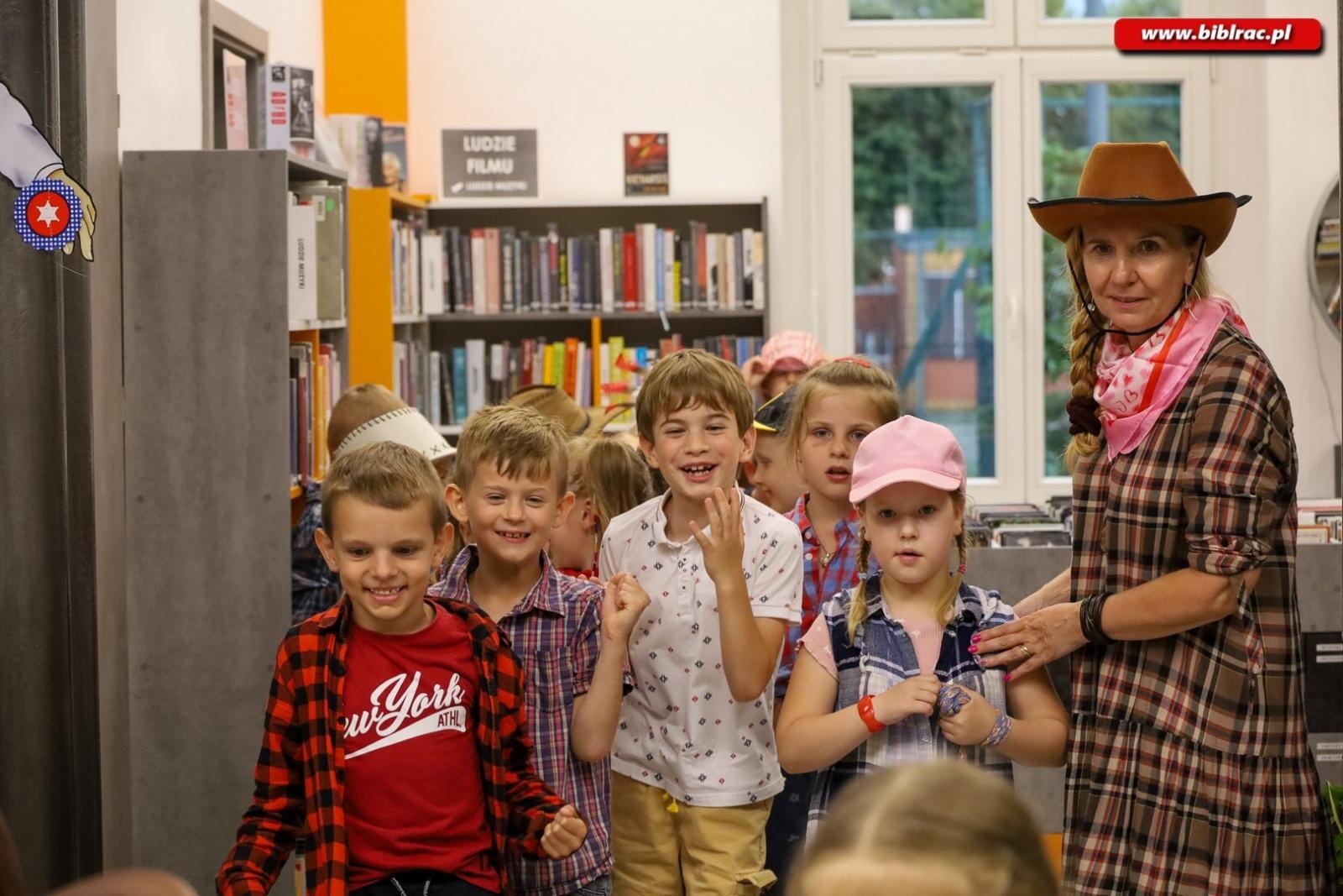 Zdjęcie w galerii na portalu naszraciborz.pl: Noc na Dzikim Zachodzie – przedszkolaki z Markowic z nocną wizytą w bibliotece wiadomości z regionu