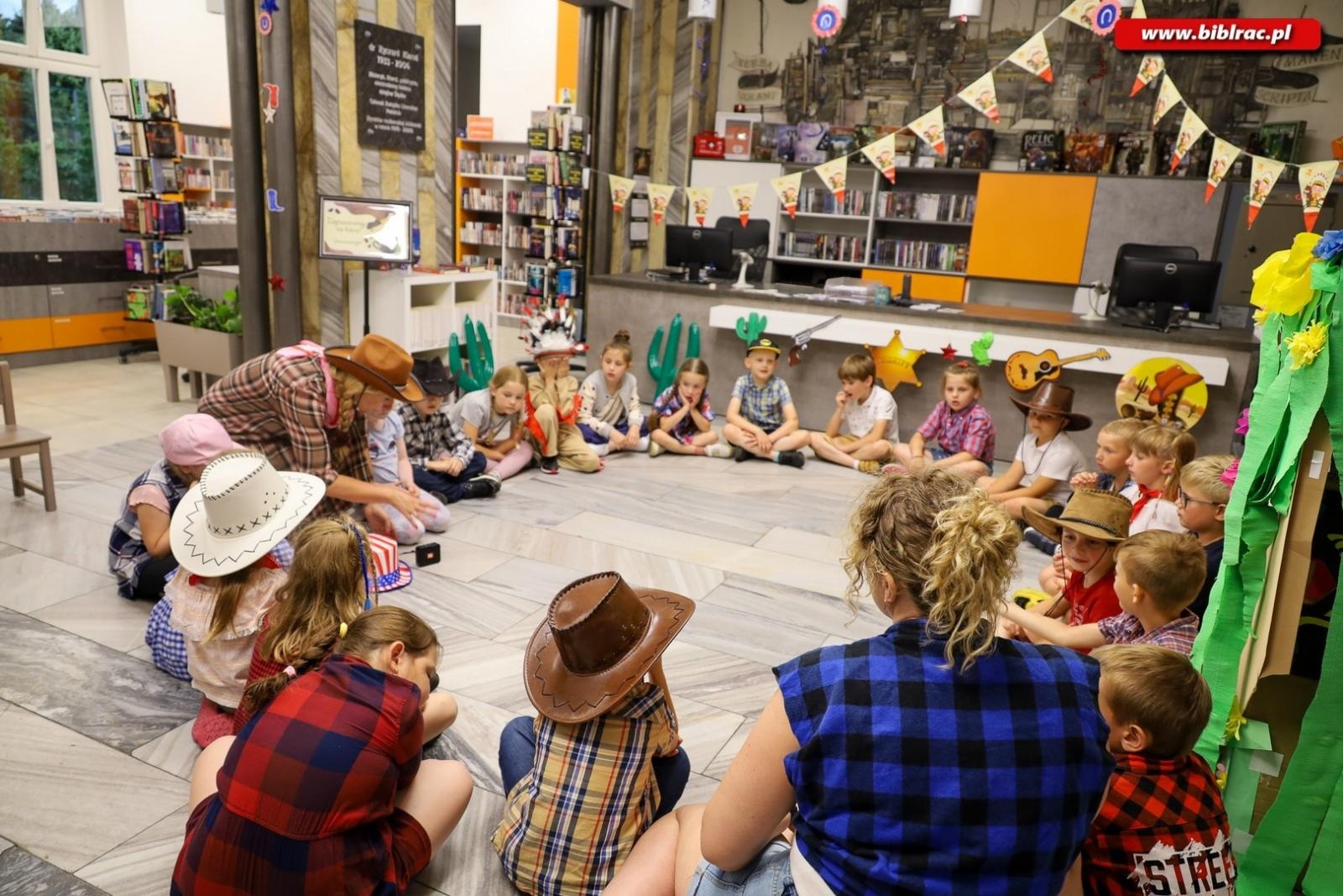 Zdjęcie w galerii na portalu naszraciborz.pl: Noc na Dzikim Zachodzie – przedszkolaki z Markowic z nocną wizytą w bibliotece wiadomości z regionu