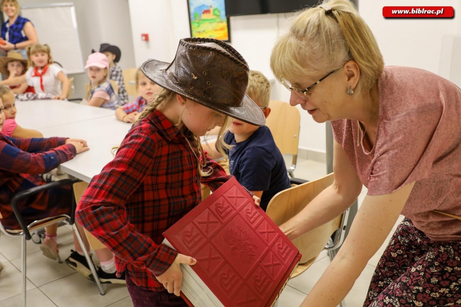 Zdjęcie w galerii na portalu naszraciborz.pl: Noc na Dzikim Zachodzie – przedszkolaki z Markowic z nocną wizytą w bibliotece wiadomości z regionu