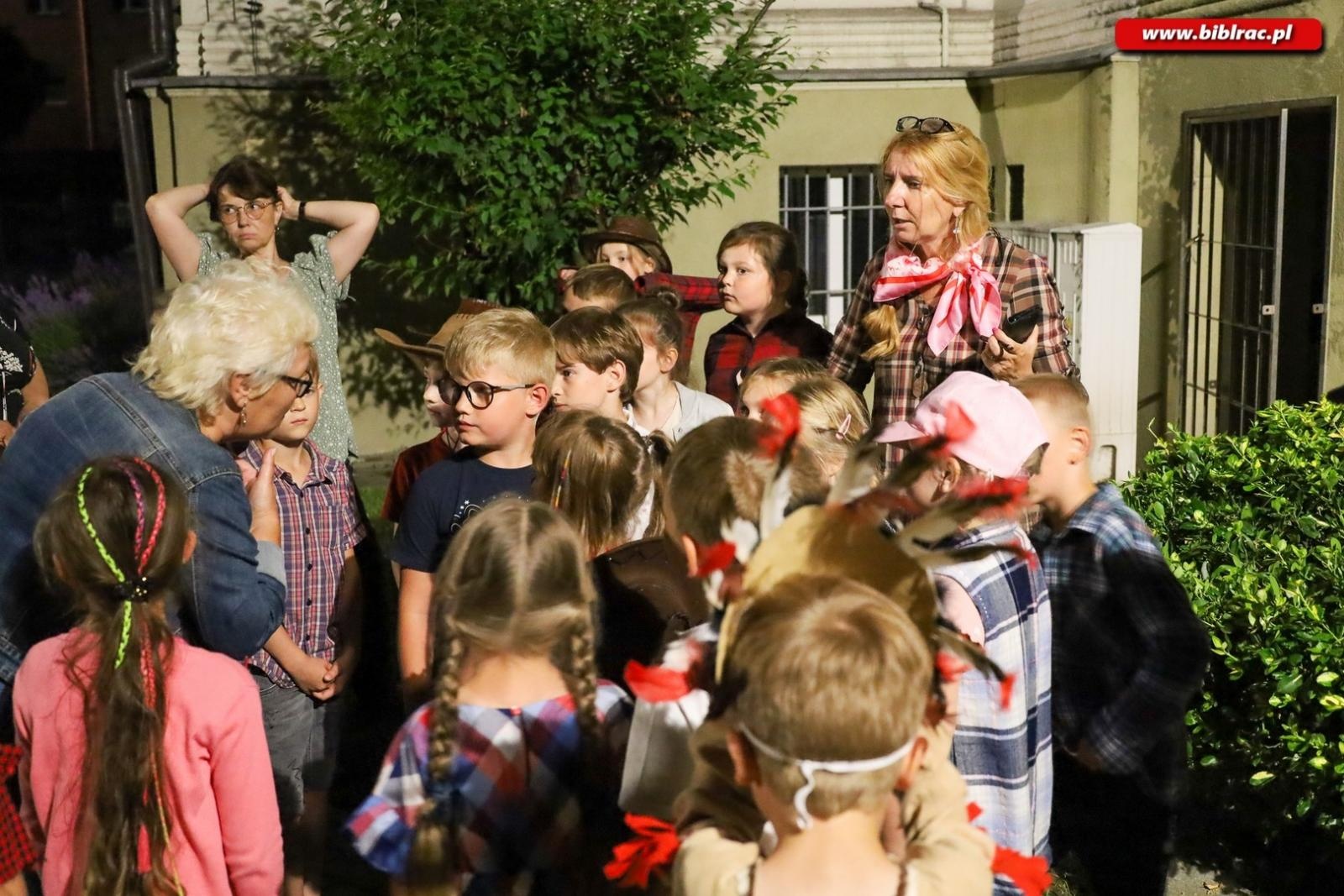 Zdjęcie w galerii na portalu naszraciborz.pl: Noc na Dzikim Zachodzie – przedszkolaki z Markowic z nocną wizytą w bibliotece wiadomości z regionu