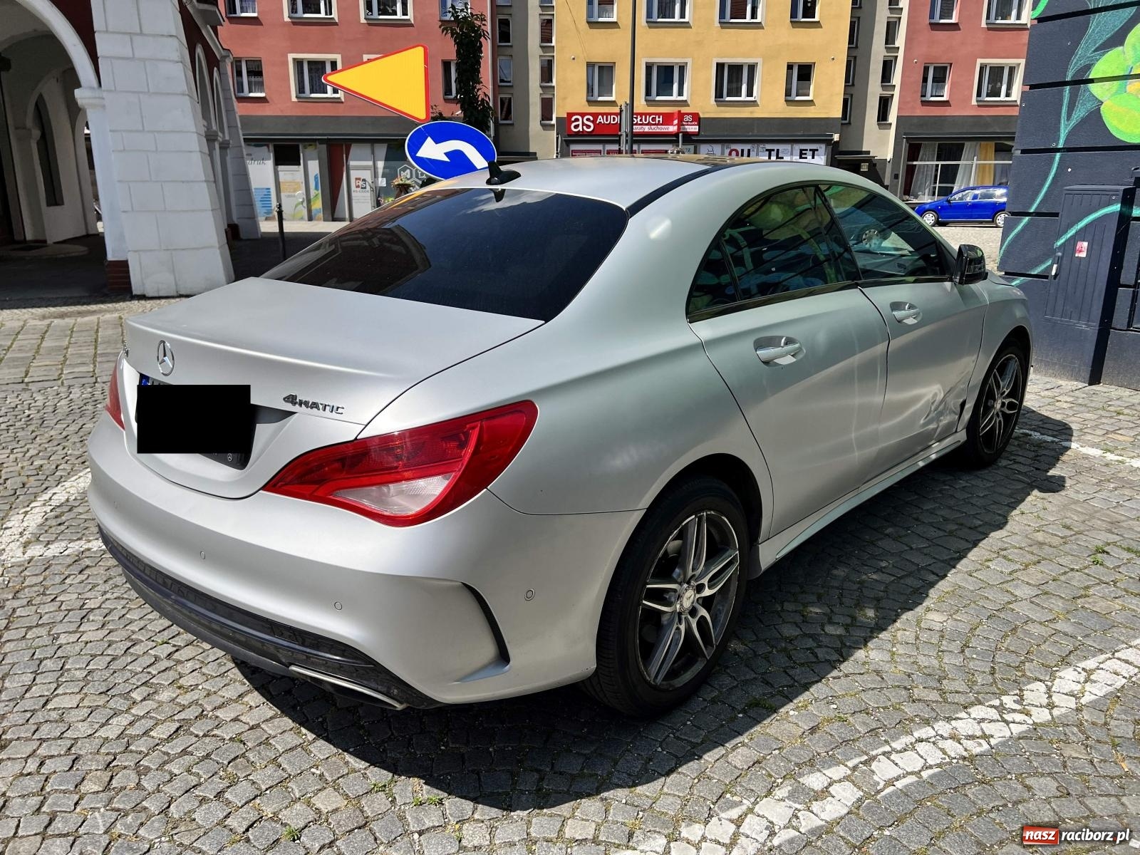 Zdjęcie w galerii na portalu naszraciborz.pl: Trzy rozbite samochody i trzy mandaty dla sprawczyni [FOTO] wiadomości z regionu