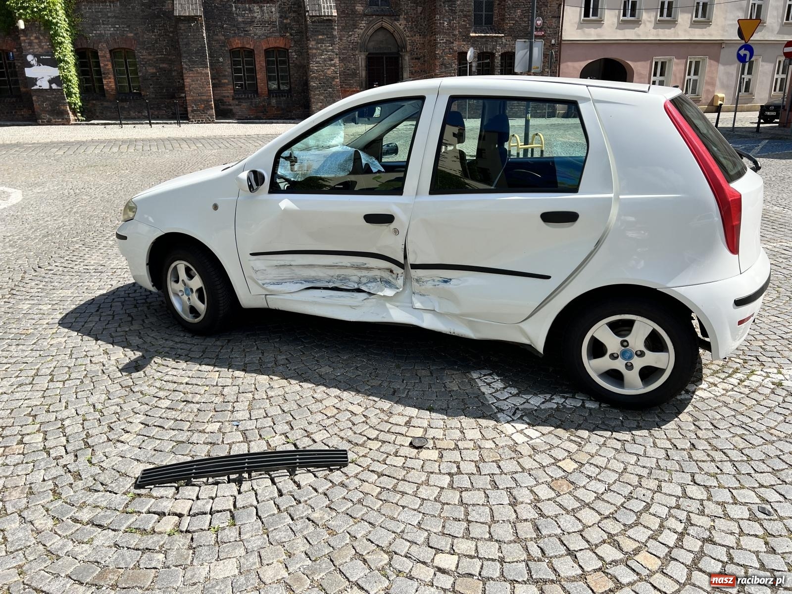 Zdjęcie w galerii na portalu naszraciborz.pl: Trzy rozbite samochody i trzy mandaty dla sprawczyni [FOTO] wiadomości z regionu