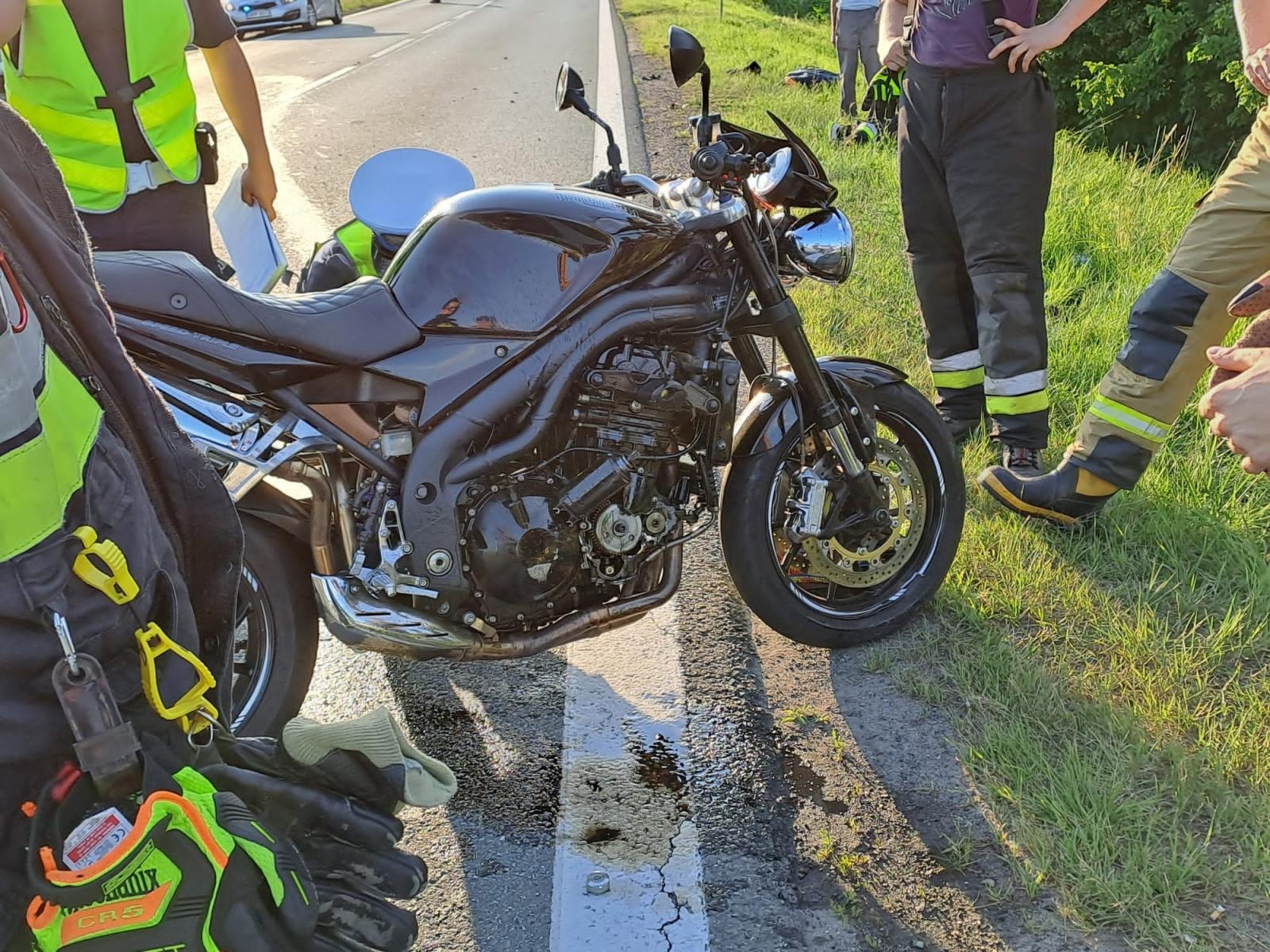 Zdjęcie w galerii na portalu naszraciborz.pl: Zderzenie mazdy i motocyklisty w Bieńkowicach [FOTO] wiadomości z regionu
