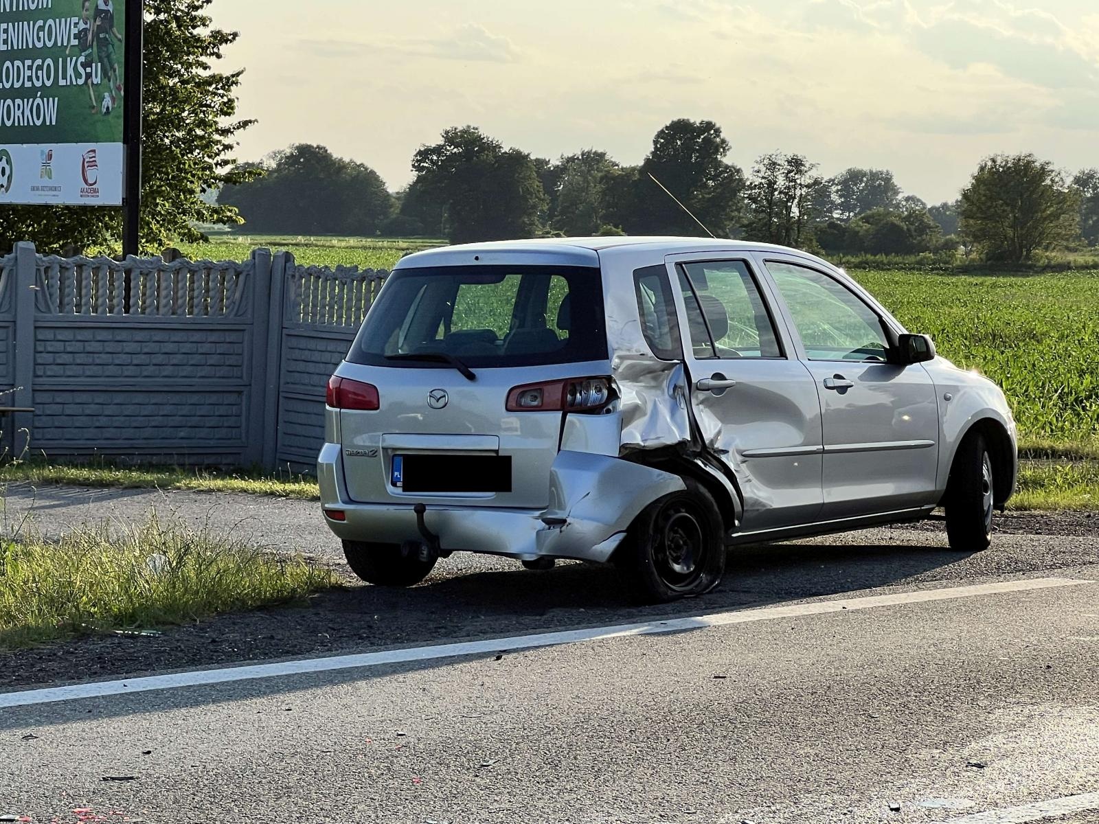 Zdjęcie w galerii na portalu naszraciborz.pl: Zderzenie mazdy i motocyklisty w Bieńkowicach [FOTO] wiadomości z regionu