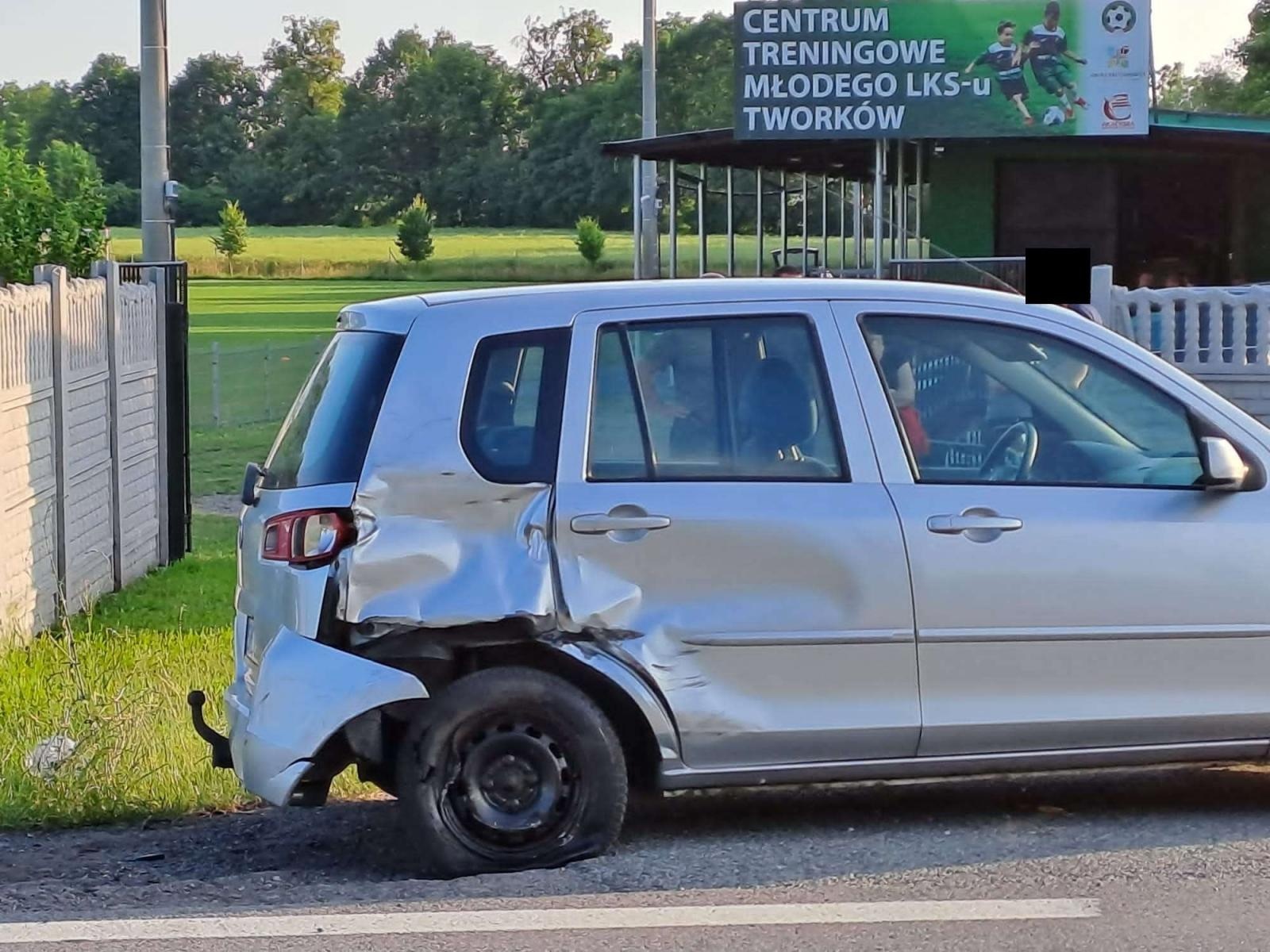 Zdjęcie w galerii na portalu naszraciborz.pl: Zderzenie mazdy i motocyklisty w Bieńkowicach [FOTO] wiadomości z regionu